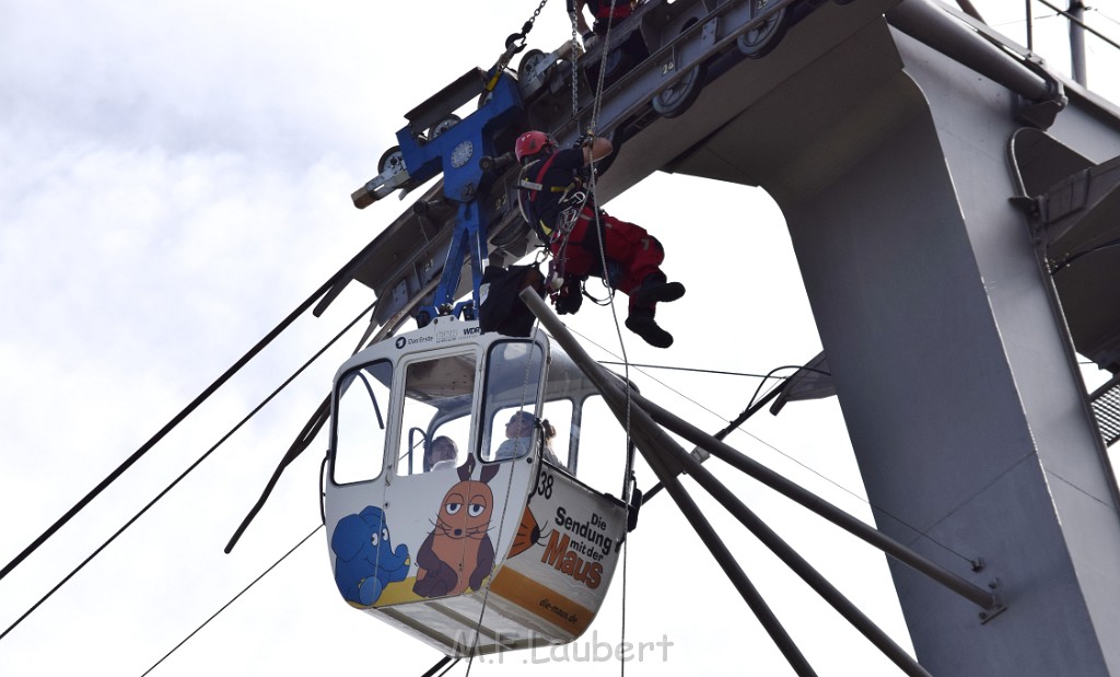 Koelner Seilbahn Gondel blieb haengen Koeln Linksrheinisch P068.JPG - Miklos Laubert